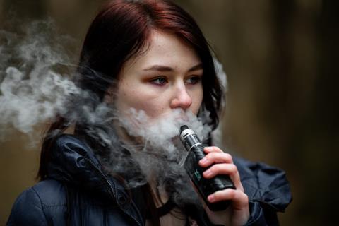 英格兰57% 吸电子烟的学生从商店购买电子烟