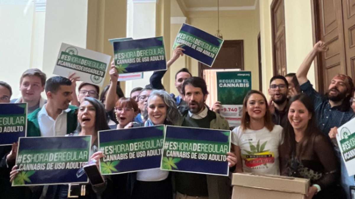 哥伦比亚参议院否决自由党代表“规范使用大麻”提案