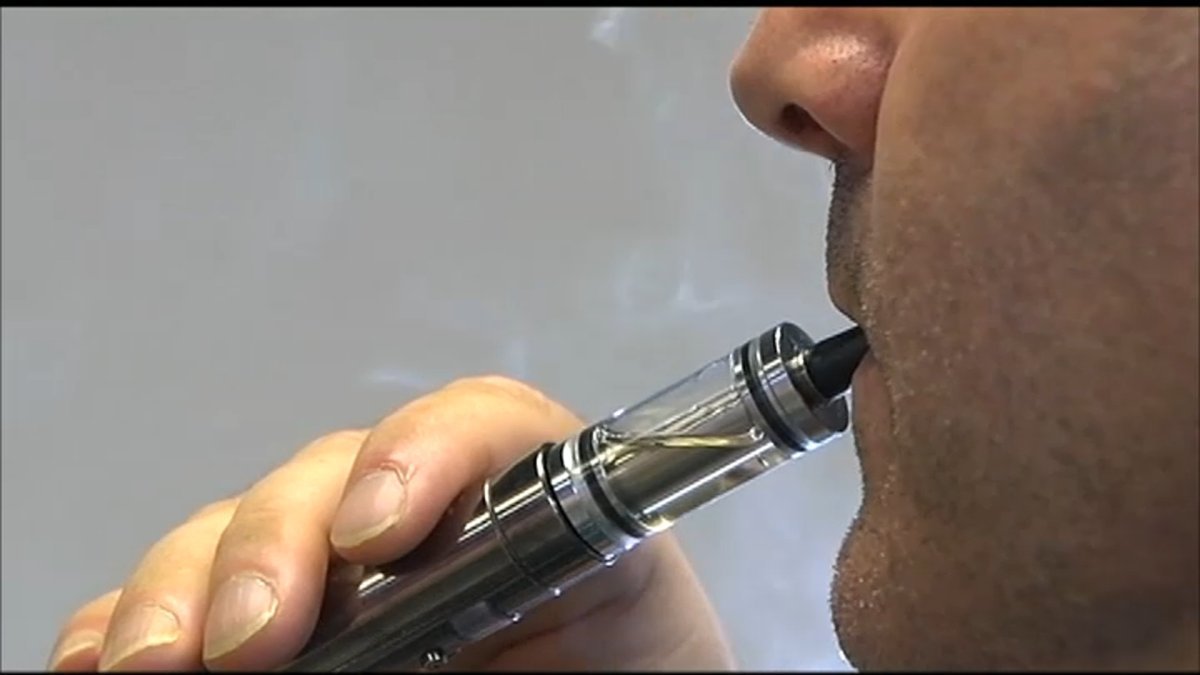 美国伊利诺伊州新法生效 禁止公共场所使用电子烟