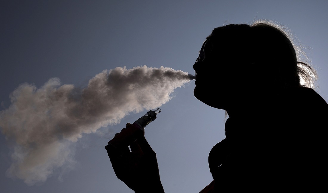 印尼肺科医生协会警告过度吸食电子烟可能导致肺部破裂