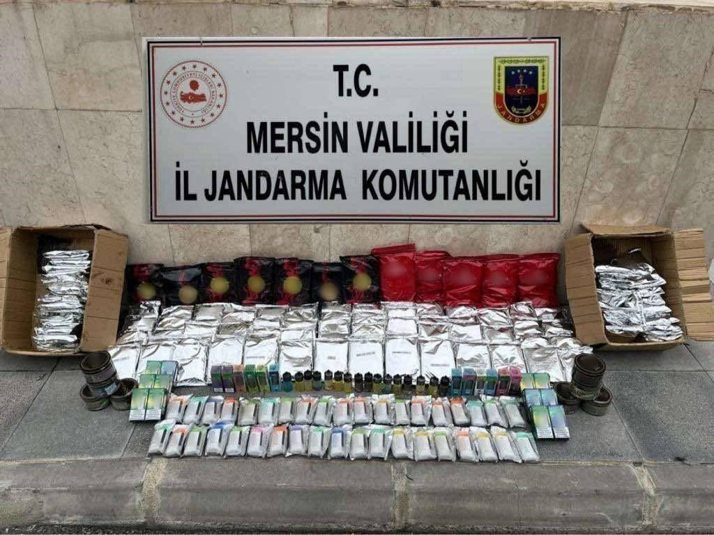 土耳其梅尔辛警方成功打击走私行动 查获大量电子烟和水烟