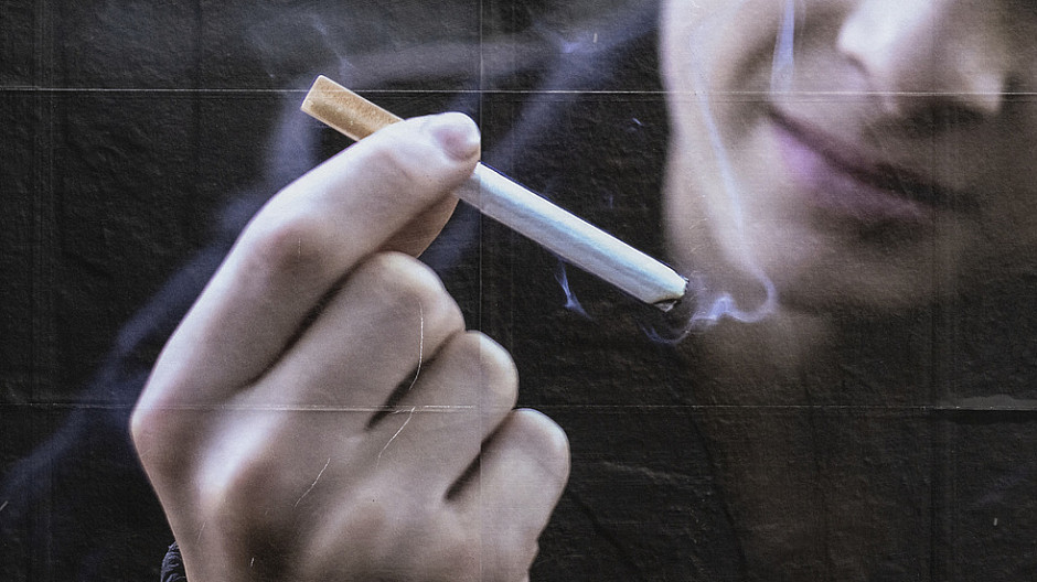 瑞士议院否决全面禁止烟草广告提案 政党分歧成主要阻碍