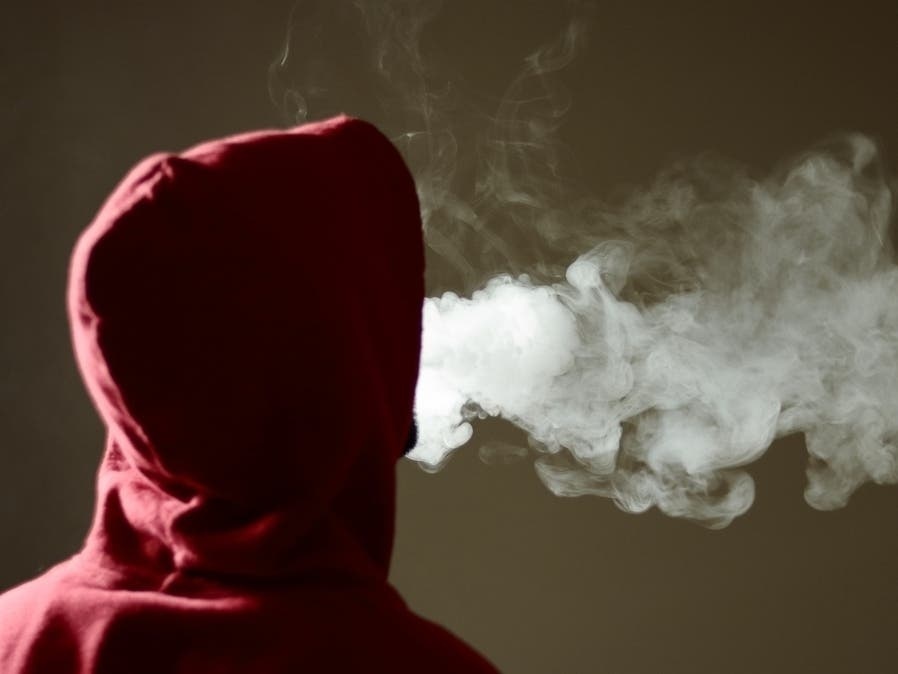  美国伊利诺伊州青少年呼吁加强电子烟合法性认证