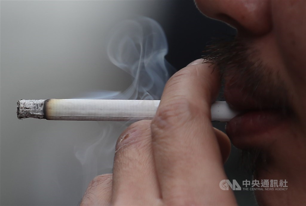 中国台湾工作场所近30%接触二手烟 禁烟令效果存疑