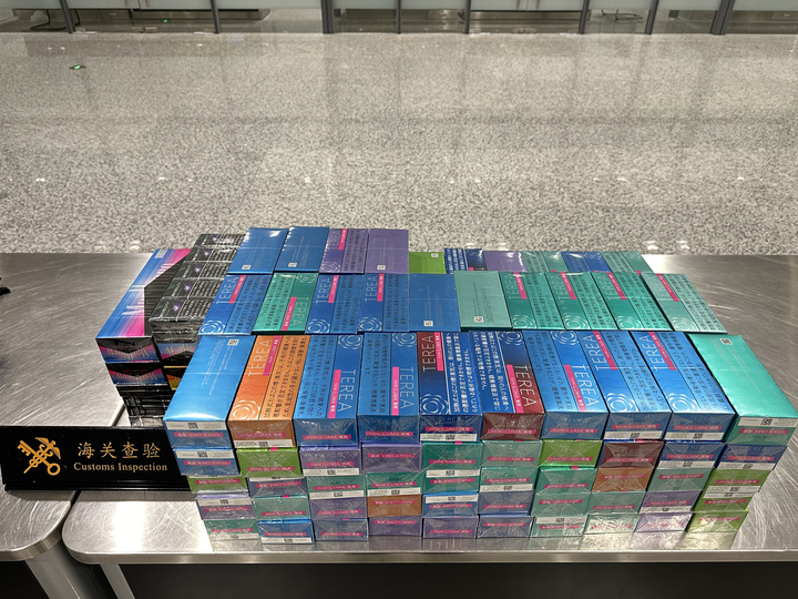 杭州萧山机场海关​查获2.88万个IQOS非法烟弹