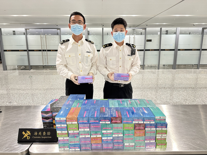 杭州萧山机场海关​查获28800个非法入境电子烟弹
