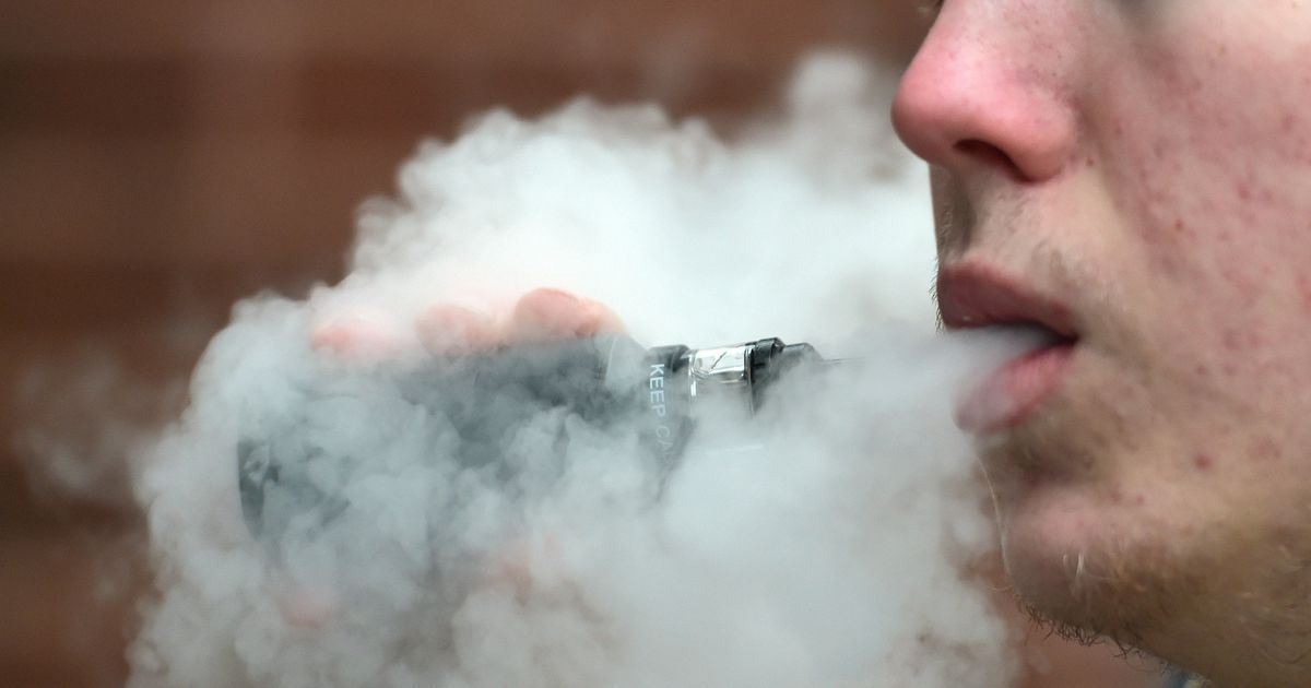 英国威尔士一学校学生因吸大麻电子烟被​​停学