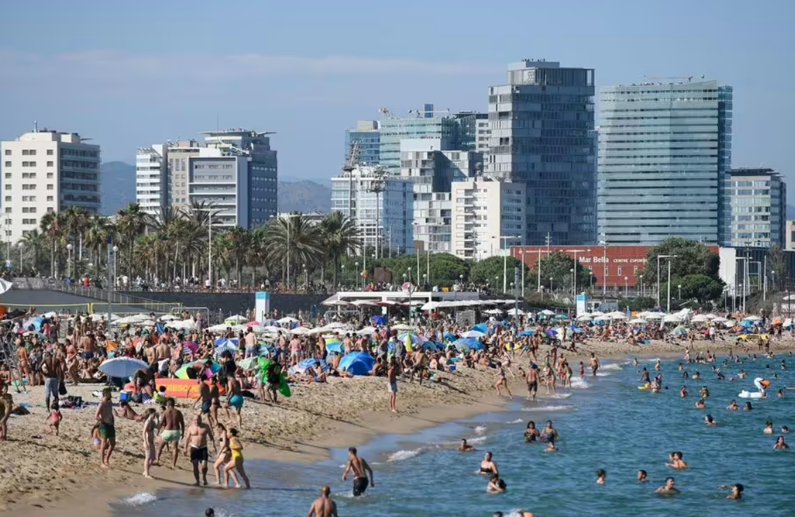 西班牙海滩禁止电子烟 违者最高罚2000欧