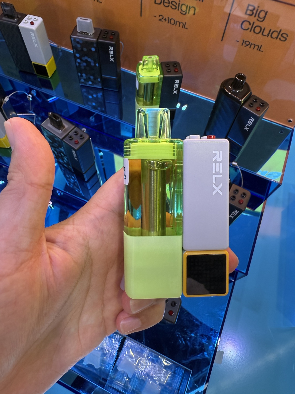 图集｜FEELM、Alfakher、RELX等众多品牌推出透明油仓产品
