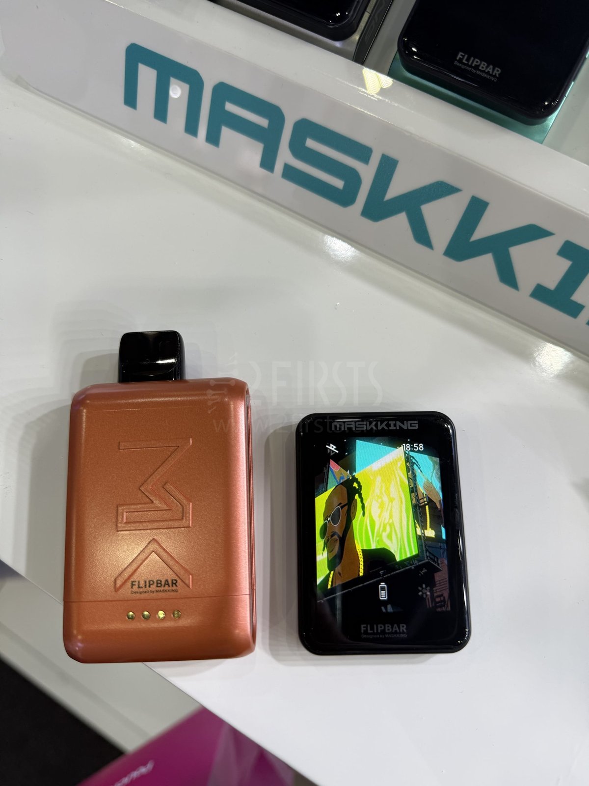 展会观察｜RELX、OXBAR等推出磁吸式电子烟 多款产品搭载磁吸式屏幕