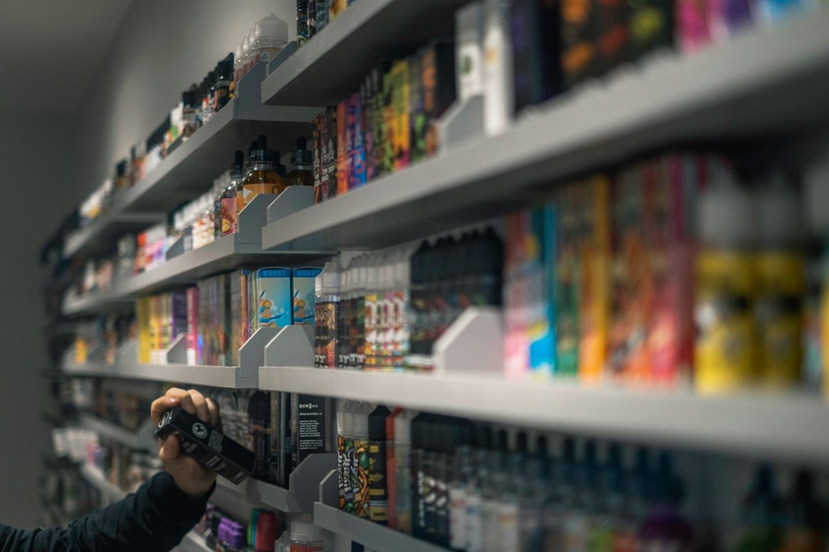 2025英国轮班工人幸福感报告：电子烟商店员工幸福感最高